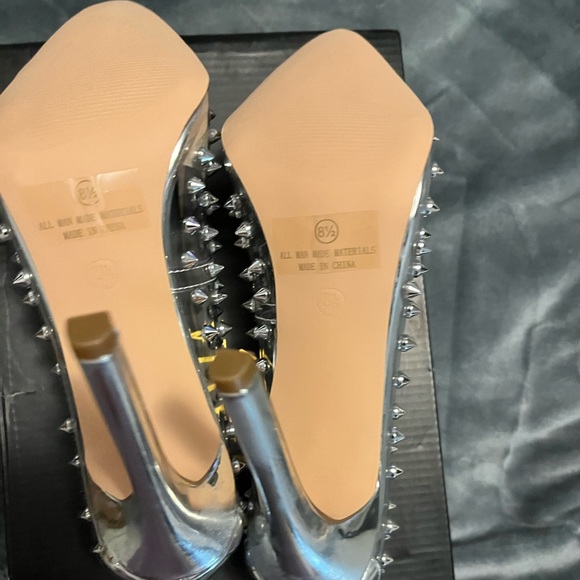 Spike studded stilletto(clear with silver studs) - Picture 5 of 6